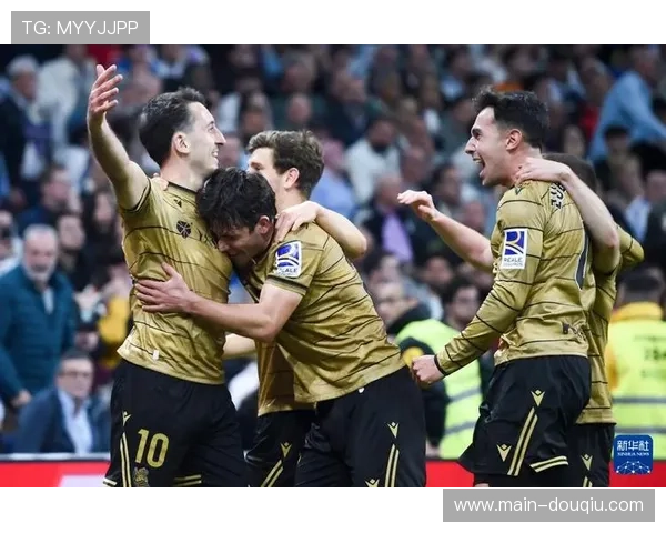 皇马4-1大胜皇家社会登顶积分榜，维尼修斯点球梅开二度