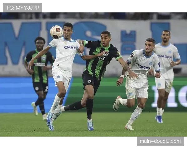 布莱顿发布赛前海报,图案暗示本场可能延续德泽尔比标志性的2-7-1进攻阵型 布莱顿发布赛前海报,图案暗示本场可能延续德泽尔比标志性的2-7-1进攻阵型